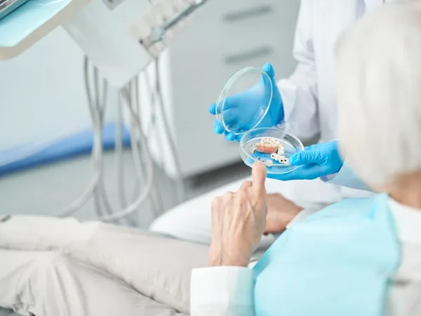 Full-arch tooth replacement